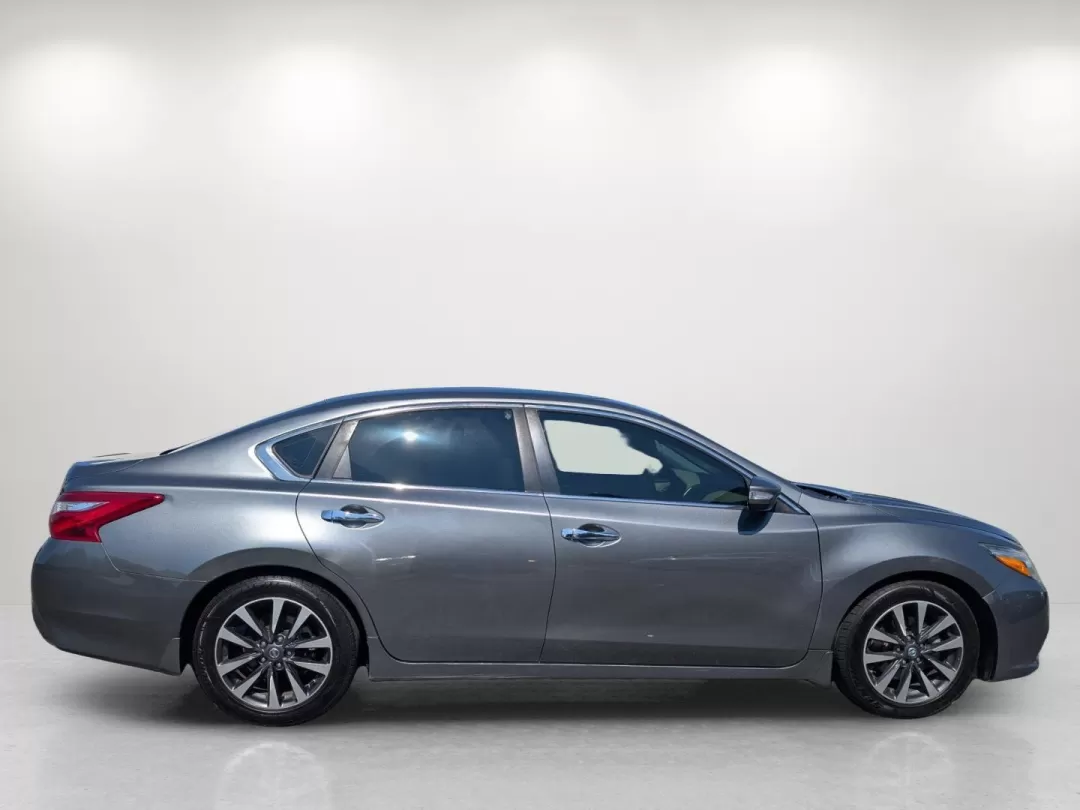 2016 /Beige Nissan Altima 2.5 SL (1N4AL3APXGC) with an Other engine, located at 7000 Northlake Connector, Columbus, GA, 31904, (706) 987-8085, 32.524975, -84.978134 - 2016 Nissan Altima 2.5 SL - Photo#3