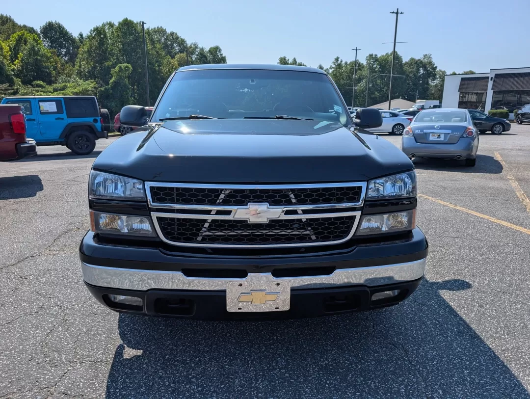 2006 /Dark Charcoal Chevrolet Silverado 1500 LT1 (1GCEC19V06Z) with an Other engine, located at 3959 U.S. 80 W, Phenix City, AL, 36870, (334) 297-4885, 32.469296, -85.135185 - **Explore Your Next Adventure with the 2006 Chevrolet Silverado 1500 LT1 at Gils Auto!**<br /> <br /> Are you searching for a reliable and versatile pickup that suits both your daily commute and weekend adventures? Look no further! This 2006 Chevrolet Silverado 1500 LT1, now available at Gils Auto i - Photo#1