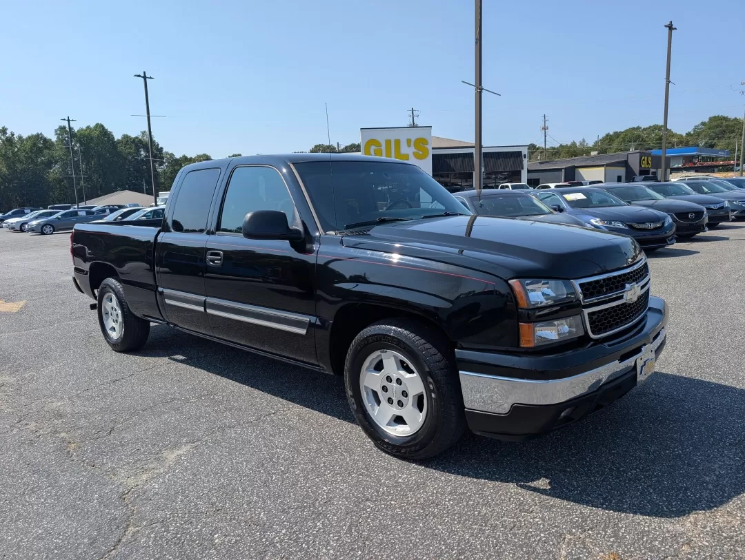 2006 /Dark Charcoal Chevrolet Silverado 1500 LT1 (1GCEC19V06Z) with an Other engine, located at 3959 U.S. 80 W, Phenix City, AL, 36870, (334) 297-4885, 32.469296, -85.135185 - **Explore Your Next Adventure with the 2006 Chevrolet Silverado 1500 LT1 at Gils Auto!**<br /> <br /> Are you searching for a reliable and versatile pickup that suits both your daily commute and weekend adventures? Look no further! This 2006 Chevrolet Silverado 1500 LT1, now available at Gils Auto i - Photo#2
