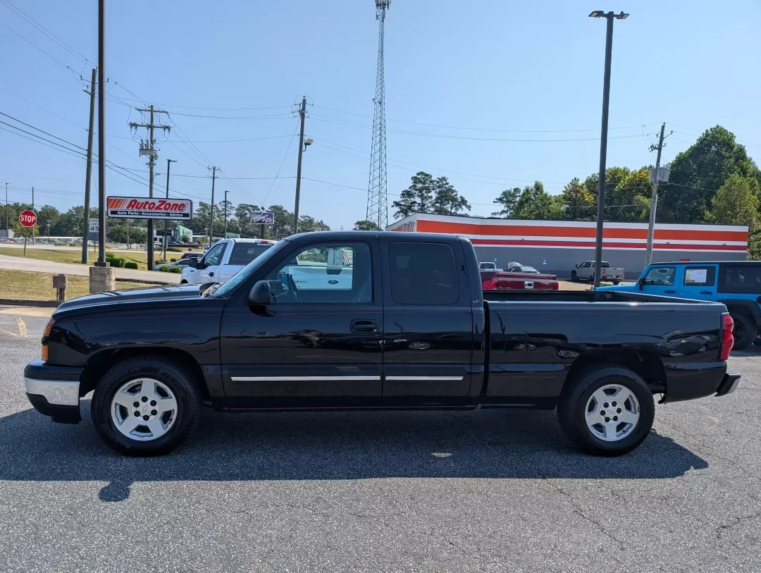 2006 /Dark Charcoal Chevrolet Silverado 1500 LT1 (1GCEC19V06Z) with an Other engine, located at 3959 U.S. 80 W, Phenix City, AL, 36870, (334) 297-4885, 32.469296, -85.135185 - **Explore Your Next Adventure with the 2006 Chevrolet Silverado 1500 LT1 at Gils Auto!**<br /> <br /> Are you searching for a reliable and versatile pickup that suits both your daily commute and weekend adventures? Look no further! This 2006 Chevrolet Silverado 1500 LT1, now available at Gils Auto i - Photo#7