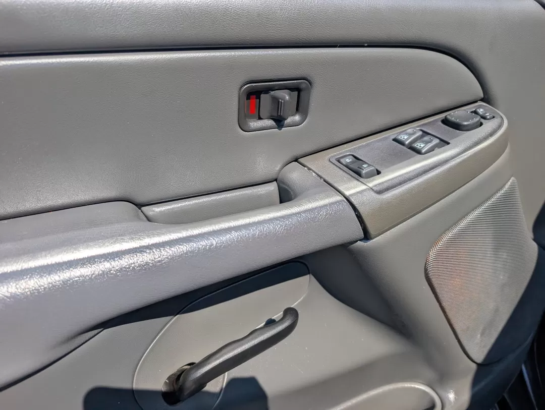 2006 /Dark Charcoal Chevrolet Silverado 1500 LT1 (1GCEC19V06Z) with an Other engine, located at 3959 U.S. 80 W, Phenix City, AL, 36870, (334) 297-4885, 32.469296, -85.135185 - **Explore Your Next Adventure with the 2006 Chevrolet Silverado 1500 LT1 at Gils Auto!**<br /> <br /> Are you searching for a reliable and versatile pickup that suits both your daily commute and weekend adventures? Look no further! This 2006 Chevrolet Silverado 1500 LT1, now available at Gils Auto i - Photo#8