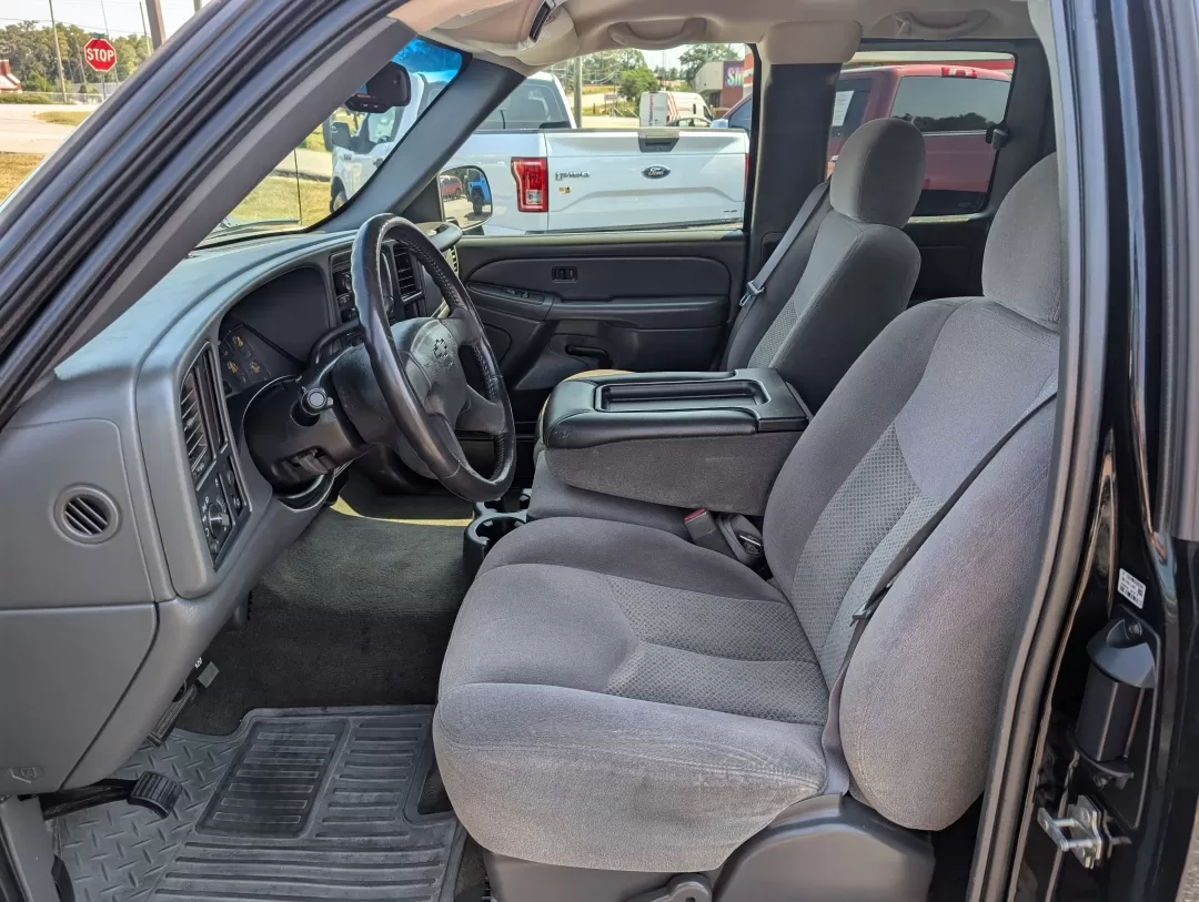 2006 /Dark Charcoal Chevrolet Silverado 1500 LT1 (1GCEC19V06Z) with an Other engine, located at 3959 U.S. 80 W, Phenix City, AL, 36870, (334) 297-4885, 32.469296, -85.135185 - **Explore Your Next Adventure with the 2006 Chevrolet Silverado 1500 LT1 at Gils Auto!**<br /> <br /> Are you searching for a reliable and versatile pickup that suits both your daily commute and weekend adventures? Look no further! This 2006 Chevrolet Silverado 1500 LT1, now available at Gils Auto i - Photo#9