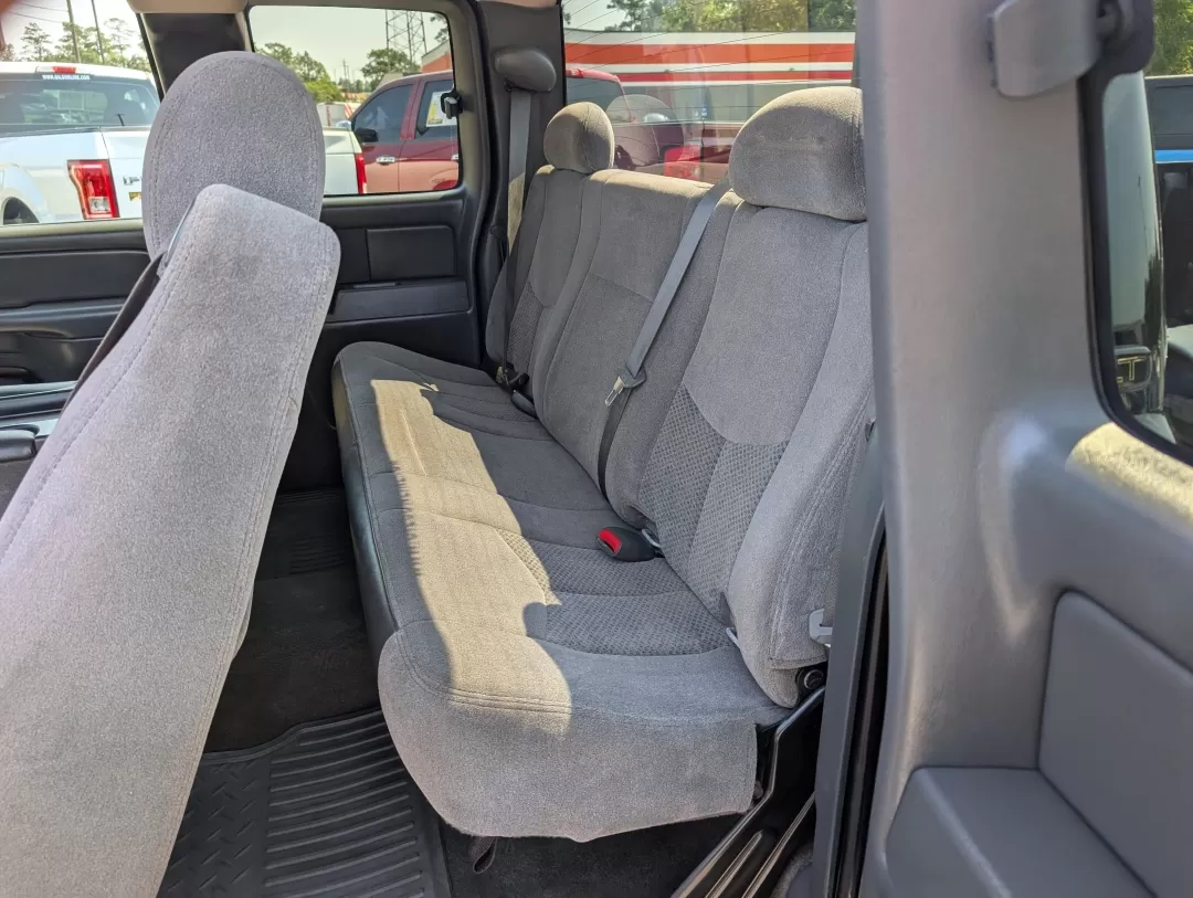 2006 /Dark Charcoal Chevrolet Silverado 1500 LT1 (1GCEC19V06Z) with an Other engine, located at 3959 U.S. 80 W, Phenix City, AL, 36870, (334) 297-4885, 32.469296, -85.135185 - **Explore Your Next Adventure with the 2006 Chevrolet Silverado 1500 LT1 at Gils Auto!**<br /> <br /> Are you searching for a reliable and versatile pickup that suits both your daily commute and weekend adventures? Look no further! This 2006 Chevrolet Silverado 1500 LT1, now available at Gils Auto i - Photo#11