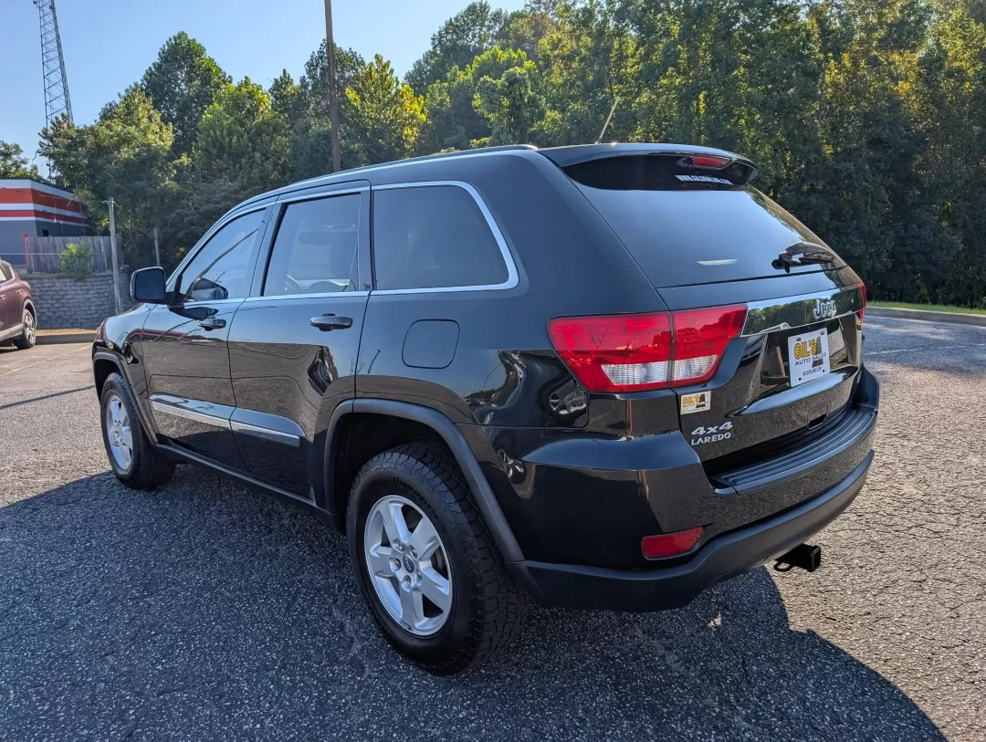 2012 /Dark Graystone/Medium Graystone Jeep Grand Cherokee Laredo (1C4RJFAG5CC) with an Other engine, located at 7000 Northlake Connector, Columbus, GA, 31904, (706) 987-8085, 32.524975, -84.978134 - 2012 Jeep Grand Cherokee Laredo - Photo#6