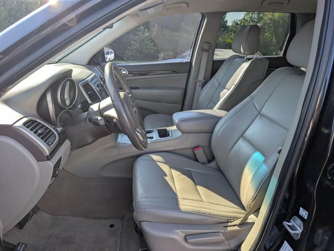 2012 /Dark Graystone/Medium Graystone Jeep Grand Cherokee Laredo (1C4RJFAG5CC) with an Other engine, located at 7000 Northlake Connector, Columbus, GA, 31904, (706) 987-8085, 32.524975, -84.978134 - 2012 Jeep Grand Cherokee Laredo - Photo#9