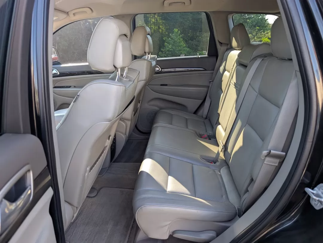 2012 /Dark Graystone/Medium Graystone Jeep Grand Cherokee Laredo (1C4RJFAG5CC) with an Other engine, located at 7000 Northlake Connector, Columbus, GA, 31904, (706) 987-8085, 32.524975, -84.978134 - 2012 Jeep Grand Cherokee Laredo - Photo#10