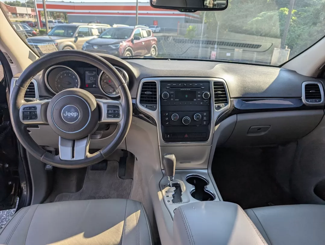 2012 /Dark Graystone/Medium Graystone Jeep Grand Cherokee Laredo (1C4RJFAG5CC) with an Other engine, located at 7000 Northlake Connector, Columbus, GA, 31904, (706) 987-8085, 32.524975, -84.978134 - 2012 Jeep Grand Cherokee Laredo - Photo#11