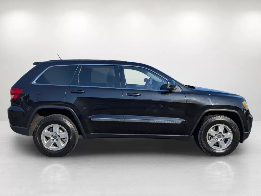 2012 /Dark Graystone/Medium Graystone Jeep Grand Cherokee Laredo (1C4RJFAG5CC) with an Other engine, located at 7000 Northlake Connector, Columbus, GA, 31904, (706) 987-8085, 32.524975, -84.978134 - **Adventure Awaits with This 2012 Jeep Grand Cherokee Laredo at Gils Auto - Your Local Buy Here Pay Here Dealership!**<br /> <br /> Are you ready to embark on your next adventure? The 2012 Jeep Grand Cherokee Laredo is the perfect companion for those who crave exploration and comfort. Whether you're - Photo#4