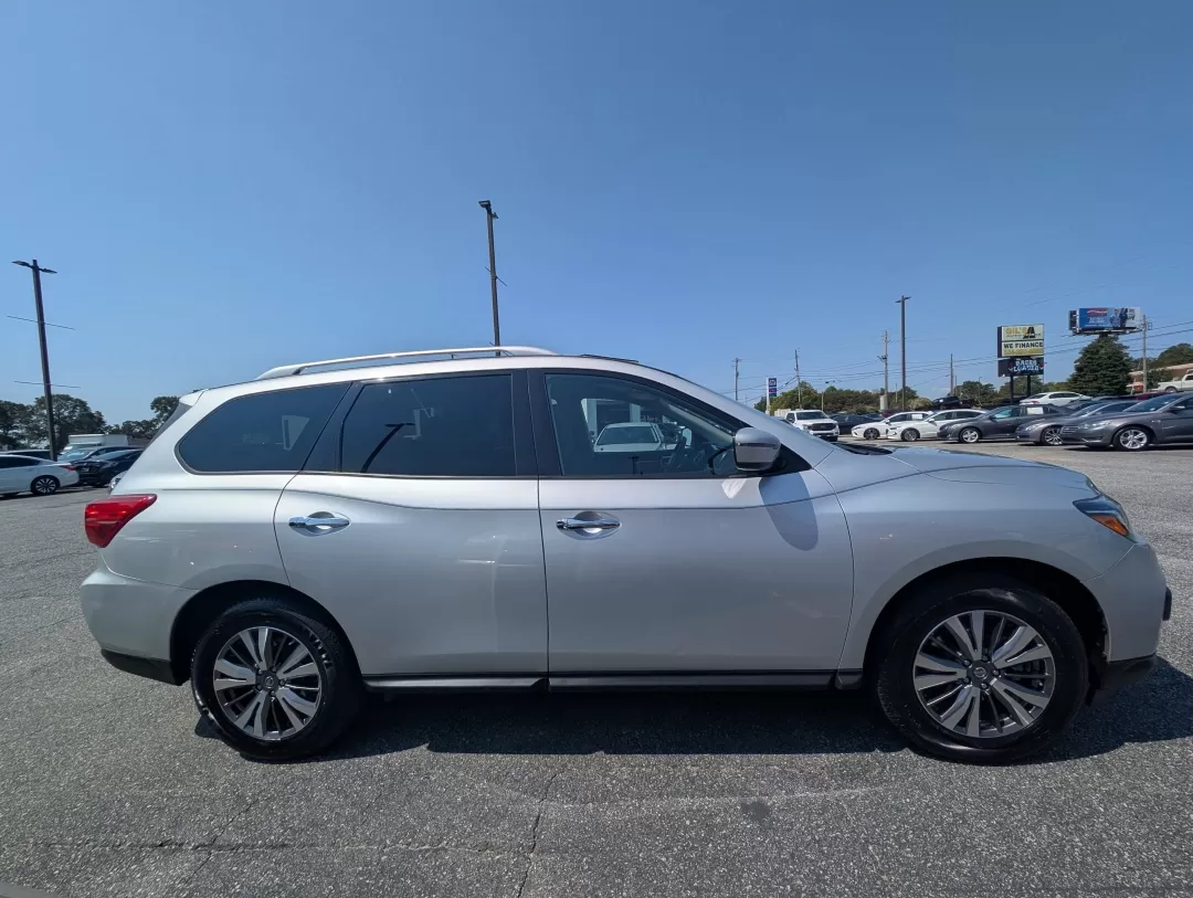 2019 /Charcoal Nissan Pathfinder SV (5N1DR2MM8KC) with an Other engine, located at 3959 U.S. 80 W, Phenix City, AL, 36870, (334) 297-4885, 32.469296, -85.135185 - **Explore the Great Outdoors in Style: 2019 Nissan Pathfinder SV at Gils Auto - Phenix City**<br /> <br /> Are you ready to elevate your family adventures or daily commutes? Look no further than the 2019 Nissan Pathfinder SV, an SUV designed for those who crave both comfort and performance. This ver - Photo#3