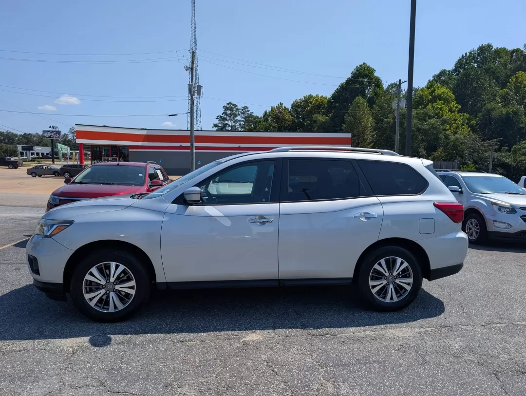 2019 /Charcoal Nissan Pathfinder SV (5N1DR2MM8KC) with an Other engine, located at 3959 U.S. 80 W, Phenix City, AL, 36870, (334) 297-4885, 32.469296, -85.135185 - **Explore the Great Outdoors in Style: 2019 Nissan Pathfinder SV at Gils Auto - Phenix City**<br /> <br /> Are you ready to elevate your family adventures or daily commutes? Look no further than the 2019 Nissan Pathfinder SV, an SUV designed for those who crave both comfort and performance. This ver - Photo#7