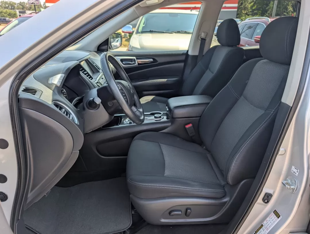 2019 /Charcoal Nissan Pathfinder SV (5N1DR2MM8KC) with an Other engine, located at 3959 U.S. 80 W, Phenix City, AL, 36870, (334) 297-4885, 32.469296, -85.135185 - **Explore the Great Outdoors in Style: 2019 Nissan Pathfinder SV at Gils Auto - Phenix City**<br /> <br /> Are you ready to elevate your family adventures or daily commutes? Look no further than the 2019 Nissan Pathfinder SV, an SUV designed for those who crave both comfort and performance. This ver - Photo#9