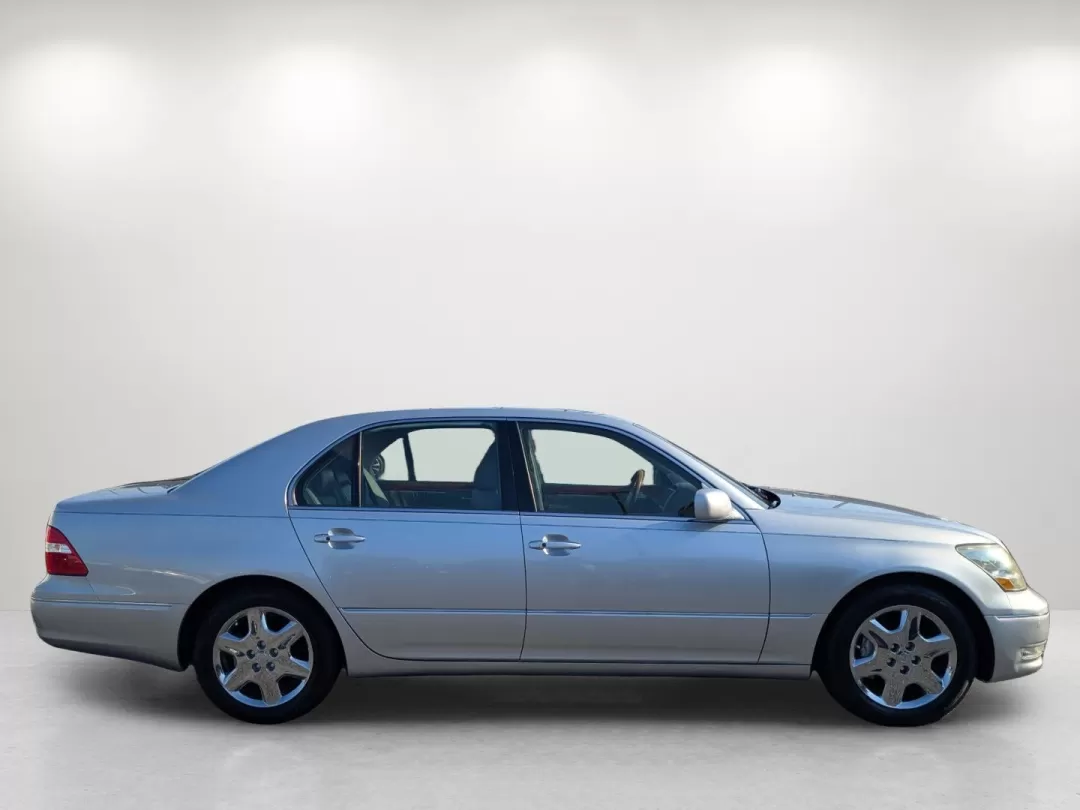 2004 Lexus LS 430 (JTHBN36F840) with an Other engine, located at 1430 Gateway Drive, Opelika, AL, 36801, (334) 239-0944, 32.637871, -85.409790 - **Discover Luxury and Comfort with the 2004 Lexus LS 430 at Gils Auto Your Premier Buy Here Pay Here Dealership in Phenix City, AL!**<br /> <br /> Are you on the hunt for a vehicle that combines elegance with performance, perfect for both daily commutes and weekend getaways? Look no further than th - Photo#3