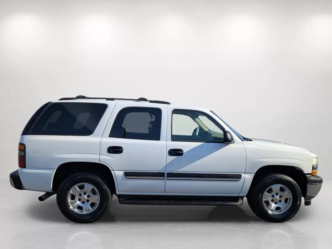 2005 /Tan/Neutral Chevrolet Tahoe LS (1GNEC13V65R) with an Other engine, located at 1430 Gateway Drive, Opelika, AL, 36801, (334) 239-0944, 32.637871, -85.409790 - **Discover Your Next Adventure with the 2005 Chevrolet Tahoe LS Perfect for Family Outings and Weekend Getaways!**<br /> <br /> Looking for a dependable SUV that comfortably accommodates your growing family or spirited weekend adventures? Look no further! Gils Auto in Phenix City, AL, is excited to - Photo#3