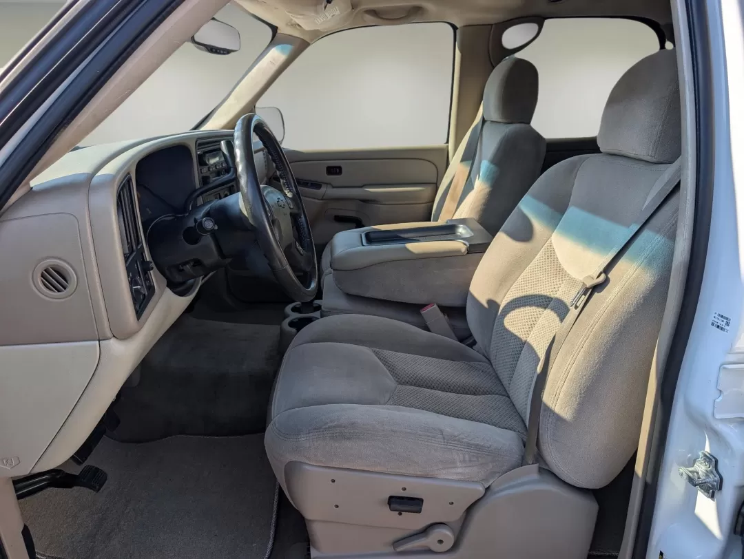2005 /Tan/Neutral Chevrolet Tahoe LS (1GNEC13V65R) with an Other engine, located at 1430 Gateway Drive, Opelika, AL, 36801, (334) 239-0944, 32.637871, -85.409790 - **Discover Your Next Adventure with the 2005 Chevrolet Tahoe LS Perfect for Family Outings and Weekend Getaways!**<br /> <br /> Looking for a dependable SUV that comfortably accommodates your growing family or spirited weekend adventures? Look no further! Gils Auto in Phenix City, AL, is excited to - Photo#10