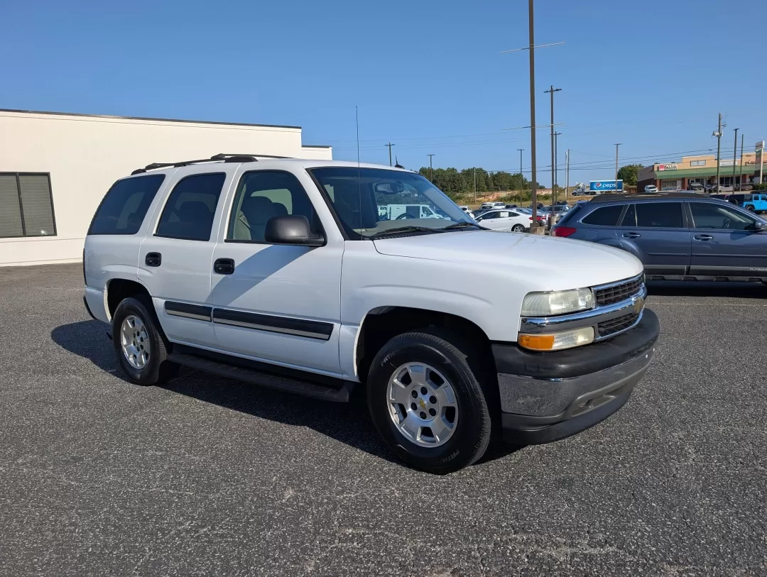 2005 /Tan/Neutral Chevrolet Tahoe LS (1GNEC13V65R) with an Other engine, located at 3959 U.S. 80 W, Phenix City, AL, 36870, (334) 297-4885, 32.469296, -85.135185 - 2005 Chevrolet Tahoe LS - Photo#2