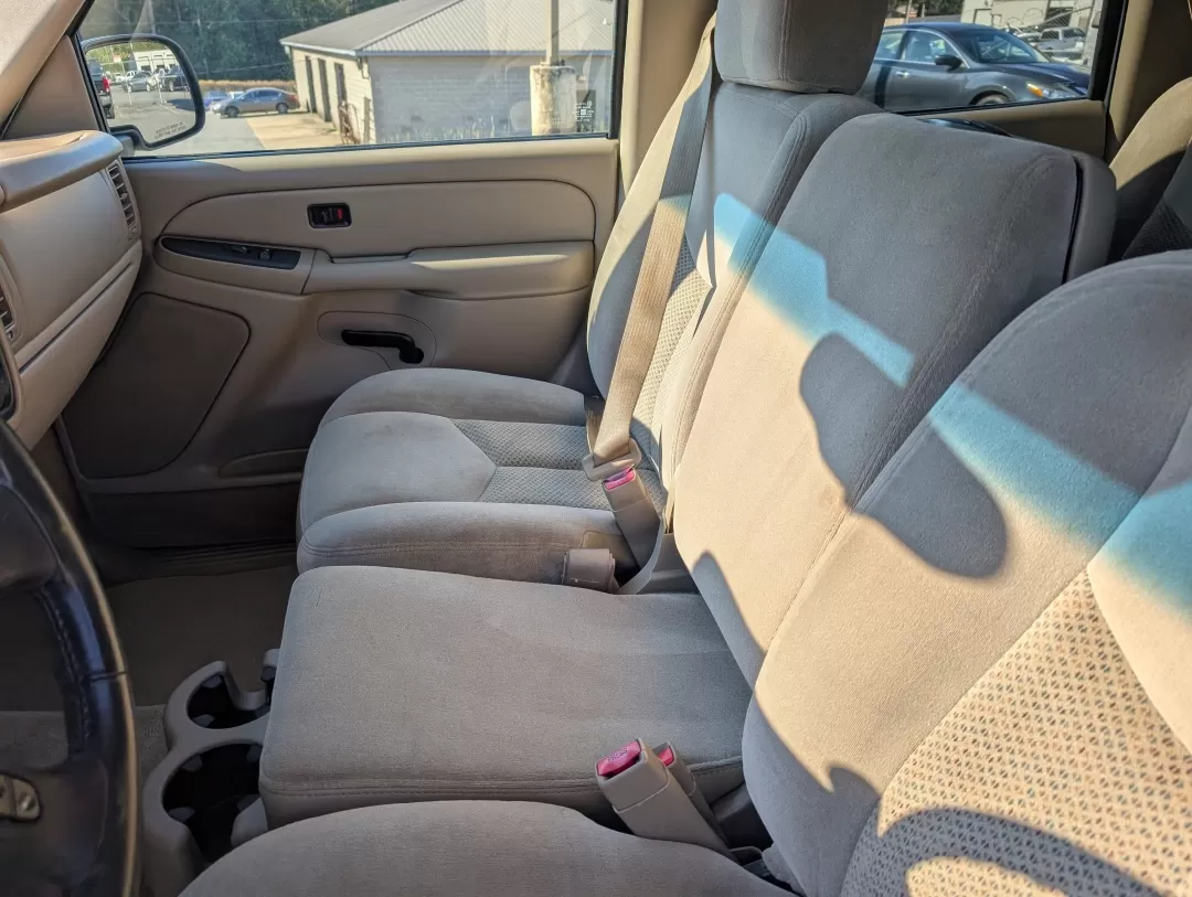 2005 /Tan/Neutral Chevrolet Tahoe LS (1GNEC13V65R) with an Other engine, located at 3959 U.S. 80 W, Phenix City, AL, 36870, (334) 297-4885, 32.469296, -85.135185 - 2005 Chevrolet Tahoe LS - Photo#9