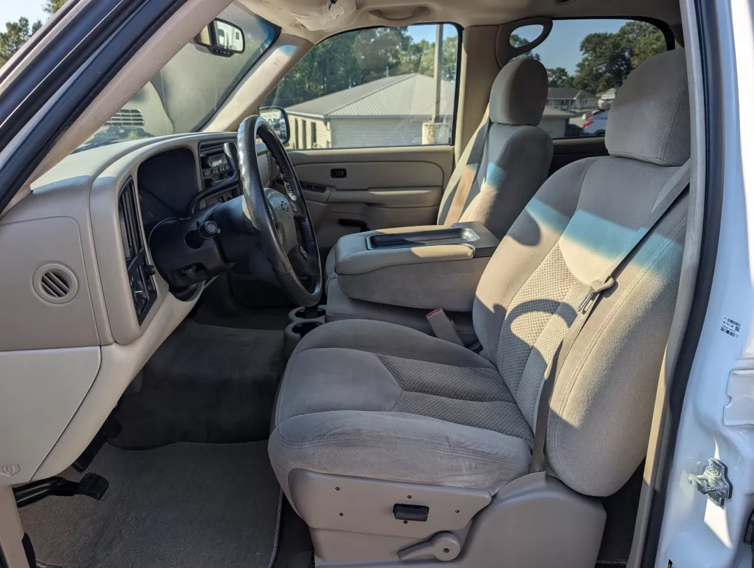 2005 /Tan/Neutral Chevrolet Tahoe LS (1GNEC13V65R) with an Other engine, located at 3959 U.S. 80 W, Phenix City, AL, 36870, (334) 297-4885, 32.469296, -85.135185 - 2005 Chevrolet Tahoe LS - Photo#10