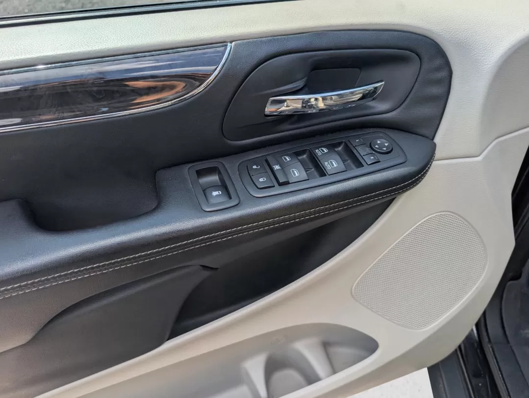 2012 /Black/Light Graystone Interior Chrysler Town and Country Touring (2C4RC1BG8CR) with an Other engine, located at 1430 Gateway Drive, Opelika, AL, 36801, (334) 239-0944, 32.637871, -85.409790 - 2012 Chrysler Town and Country Touring - Photo#8
