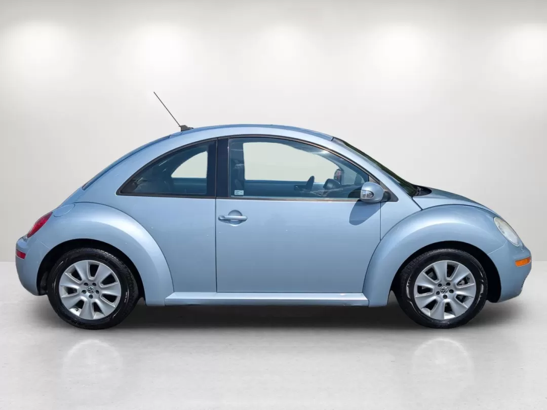 2009 Volkswagen New Beetle Coupe S (3VWPW31C29M) with an Other engine, located at 521 Old Farm Lane Rd, Prattville, AL, 36066, (334) 325-1505, 32.482460, -86.416367 - 2009 Volkswagen New Beetle Coupe S - Photo#3