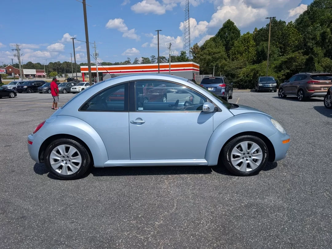 2009 Volkswagen New Beetle Coupe S (3VWPW31C29M) with an Other engine, located at 3959 U.S. 80 W, Phenix City, AL, 36870, (334) 297-4885, 32.469296, -85.135185 - 2009 Volkswagen New Beetle Coupe S - Photo#3