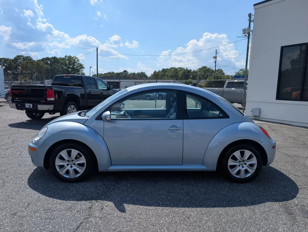 2009 Volkswagen New Beetle Coupe S (3VWPW31C29M) with an Other engine, located at 3959 U.S. 80 W, Phenix City, AL, 36870, (334) 297-4885, 32.469296, -85.135185 - 2009 Volkswagen New Beetle Coupe S - Photo#5