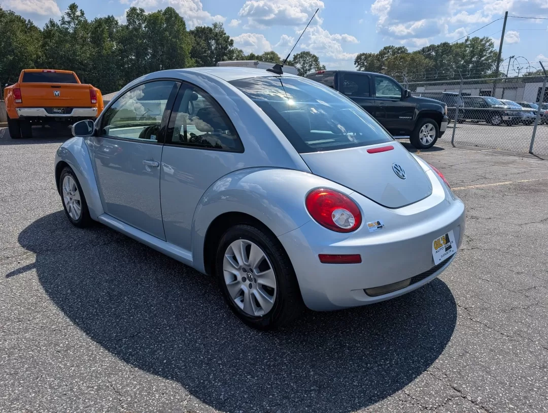 2009 Volkswagen New Beetle Coupe S (3VWPW31C29M) with an Other engine, located at 3959 U.S. 80 W, Phenix City, AL, 36870, (334) 297-4885, 32.469296, -85.135185 - 2009 Volkswagen New Beetle Coupe S - Photo#6