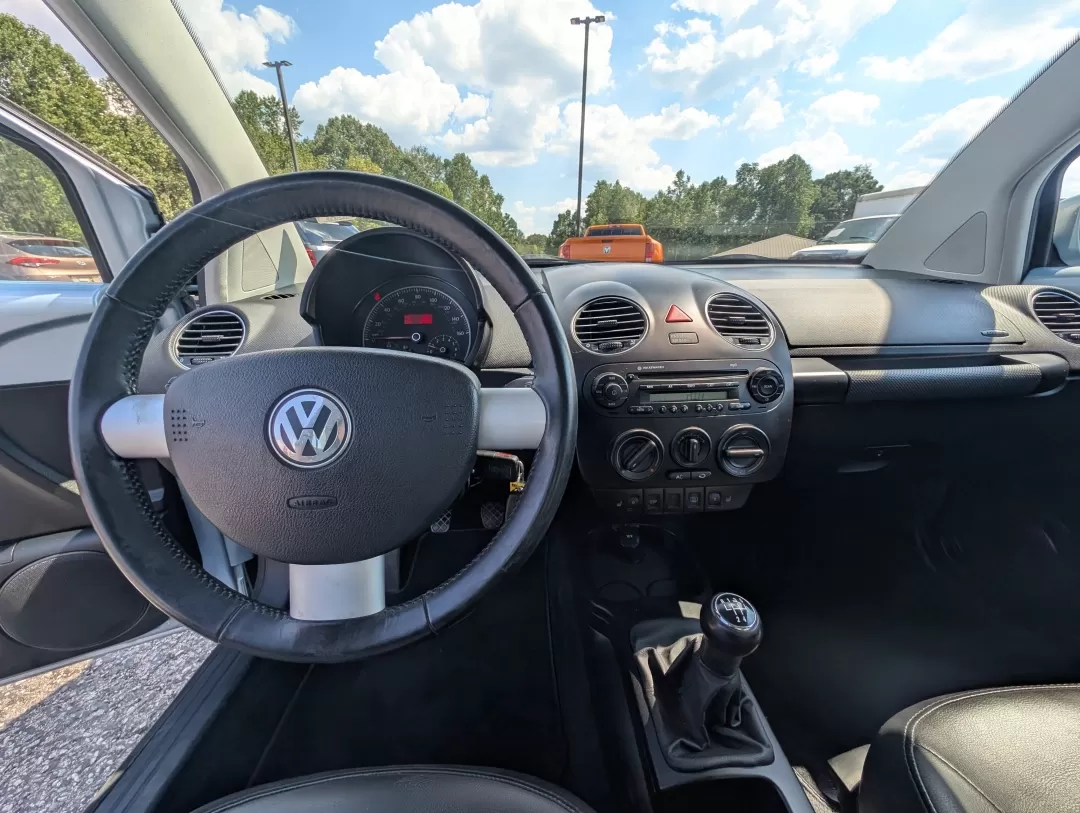 2009 Volkswagen New Beetle Coupe S (3VWPW31C29M) with an Other engine, located at 3959 U.S. 80 W, Phenix City, AL, 36870, (334) 297-4885, 32.469296, -85.135185 - 2009 Volkswagen New Beetle Coupe S - Photo#11