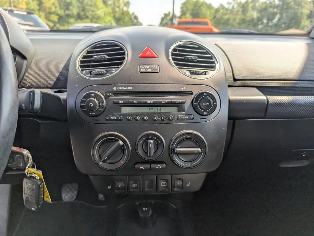 2009 Volkswagen New Beetle Coupe S (3VWPW31C29M) with an Other engine, located at 3959 U.S. 80 W, Phenix City, AL, 36870, (334) 297-4885, 32.469296, -85.135185 - 2009 Volkswagen New Beetle Coupe S - Photo#13