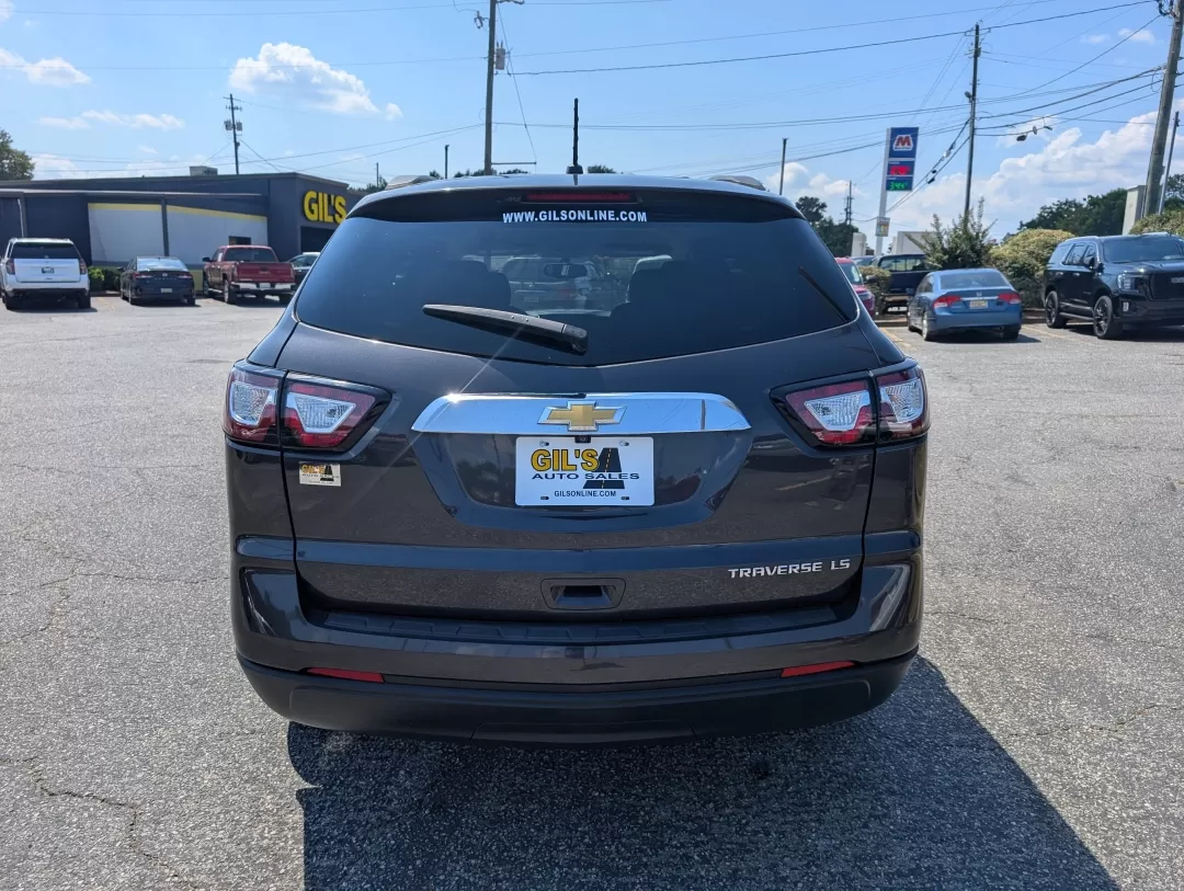 2015 /Dark Titanium/Light Titanium Chevrolet Traverse LS (1GNKRFEDXFJ) with an Other engine, located at 3959 U.S. 80 W, Phenix City, AL, 36870, (334) 297-4885, 32.469296, -85.135185 - 2015 Chevrolet Traverse LS - Photo#5