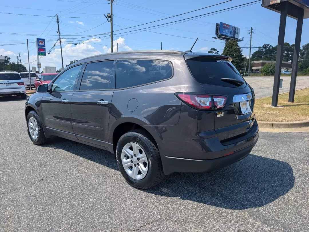 2015 /Dark Titanium/Light Titanium Chevrolet Traverse LS (1GNKRFEDXFJ) with an Other engine, located at 3959 U.S. 80 W, Phenix City, AL, 36870, (334) 297-4885, 32.469296, -85.135185 - 2015 Chevrolet Traverse LS - Photo#6