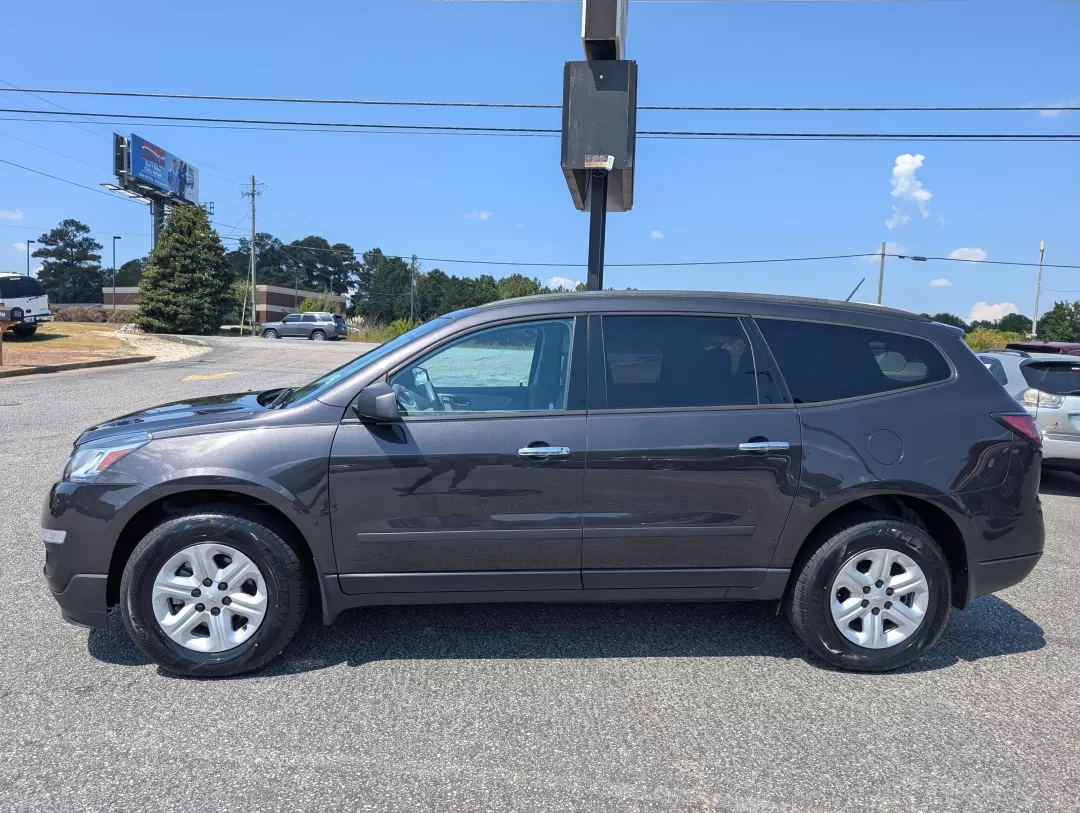 2015 /Dark Titanium/Light Titanium Chevrolet Traverse LS (1GNKRFEDXFJ) with an Other engine, located at 3959 U.S. 80 W, Phenix City, AL, 36870, (334) 297-4885, 32.469296, -85.135185 - 2015 Chevrolet Traverse LS - Photo#7