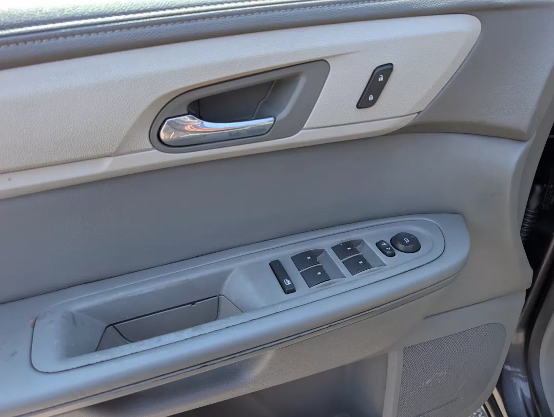 2015 /Dark Titanium/Light Titanium Chevrolet Traverse LS (1GNKRFEDXFJ) with an Other engine, located at 3959 U.S. 80 W, Phenix City, AL, 36870, (334) 297-4885, 32.469296, -85.135185 - 2015 Chevrolet Traverse LS - Photo#8