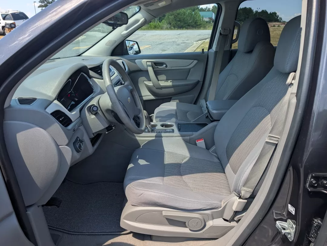 2015 /Dark Titanium/Light Titanium Chevrolet Traverse LS (1GNKRFEDXFJ) with an Other engine, located at 3959 U.S. 80 W, Phenix City, AL, 36870, (334) 297-4885, 32.469296, -85.135185 - 2015 Chevrolet Traverse LS - Photo#9