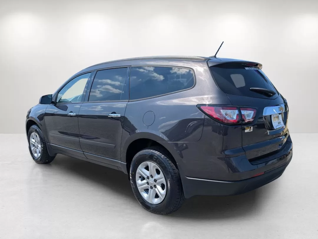 2015 /Dark Titanium/Light Titanium Chevrolet Traverse LS (1GNKRFEDXFJ) with an Other engine, located at 3959 U.S. 80 W, Phenix City, AL, 36870, (334) 297-4885, 32.469296, -85.135185 - **Discover Your Next Adventure with the 2015 Chevrolet Traverse LS at Gils Auto!**<br /> <br /> Are you ready to elevate your family's adventures or conquer your daily commute? The 2015 Chevrolet Traverse LS is your answer, designed with ample space and modern features to accommodate every need. Fro - Photo#7