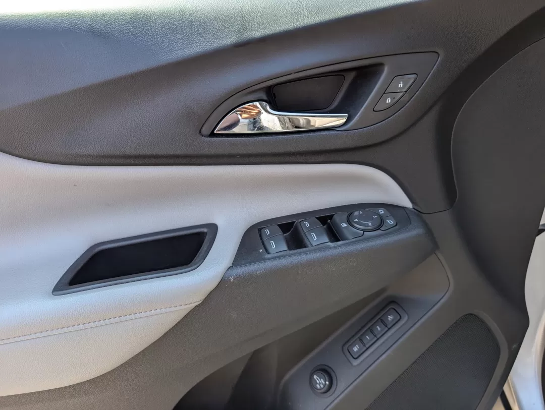 2018 /Medium Ash Gray Chevrolet Equinox Premier (2GNAXMEV4J6) with an Other engine, located at 3959 U.S. 80 W, Phenix City, AL, 36870, (334) 297-4885, 32.469296, -85.135185 - 2018 Chevrolet Equinox Premier - Photo#8