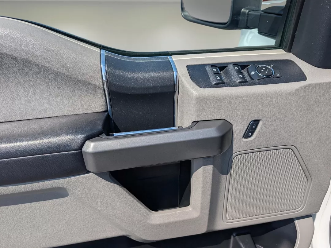 2017 Ford Super Duty F-250 SRW XLT (1FT7W2B61HE) with an Other engine, located at 7000 Northlake Connector, Columbus, GA, 31904, (706) 987-8085, 32.524975, -84.978134 - 2017 Ford Super Duty F-250 SRW XLT - Photo#8