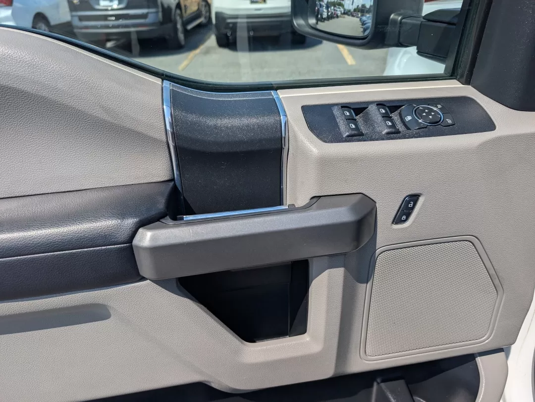2017 Ford Super Duty F-250 SRW XLT (1FT7W2B61HE) with an Other engine, located at 3959 U.S. 80 W, Phenix City, AL, 36870, (334) 297-4885, 32.469296, -85.135185 - 2017 Ford Super Duty F-250 SRW XLT - Photo#8