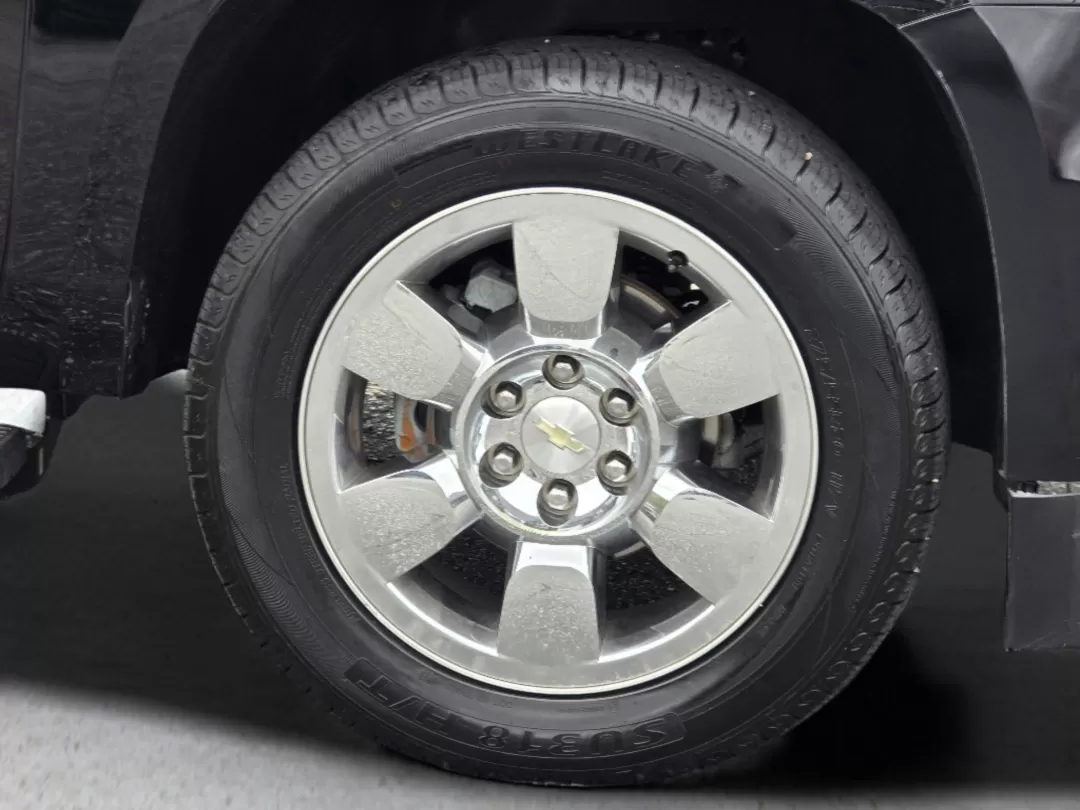 2018 /Jet Black/Dark Ash Chevrolet Suburban LT (1GNSCHKC3JR) with an Other engine, located at 3959 U.S. 80 W, Phenix City, AL, 36870, (334) 297-4885, 32.469296, -85.135185 - **Elevate Your Family Adventures with the 2018 Chevrolet Suburban LT in Prattville, AL!**<br /> <br /> Are you looking for the perfect vehicle for family road trips, weekend getaways, or just daily commutes? Look no further than the stunning 2018 Chevrolet Suburban LT, available now at Gils Auto Pr - Photo#7