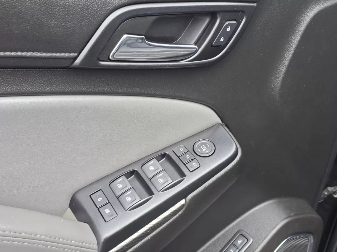 2018 /Jet Black/Dark Ash Chevrolet Suburban LT (1GNSCHKC3JR) with an Other engine, located at 3959 U.S. 80 W, Phenix City, AL, 36870, (334) 297-4885, 32.469296, -85.135185 - **Elevate Your Family Adventures with the 2018 Chevrolet Suburban LT in Prattville, AL!**<br /> <br /> Are you looking for the perfect vehicle for family road trips, weekend getaways, or just daily commutes? Look no further than the stunning 2018 Chevrolet Suburban LT, available now at Gils Auto Pr - Photo#9