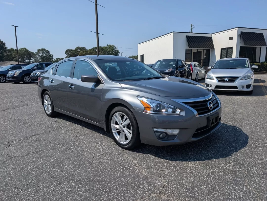 2015 /Charcoal Nissan Altima 2.5 SV (1N4AL3AP6FC) with an Other engine, located at 3959 U.S. 80 W, Phenix City, AL, 36870, (334) 297-4885, 32.469296, -85.135185 - **Elevate Your Daily Drive with the 2015 Nissan Altima 2.5 SV at Gils Auto Perfect for Commuters and Families Alike!**<br /> <br /> Are you tired of your daily commute, longing for a vehicle that combines style, comfort, and reliability? Look no further! The 2015 Nissan Altima 2.5 SV available at G - Photo#2