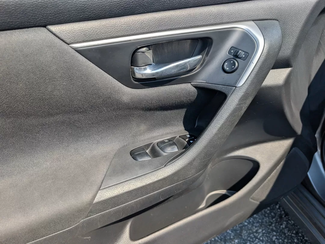 2015 /Charcoal Nissan Altima 2.5 SV (1N4AL3AP6FC) with an Other engine, located at 3959 U.S. 80 W, Phenix City, AL, 36870, (334) 297-4885, 32.469296, -85.135185 - **Elevate Your Daily Drive with the 2015 Nissan Altima 2.5 SV at Gils Auto Perfect for Commuters and Families Alike!**<br /> <br /> Are you tired of your daily commute, longing for a vehicle that combines style, comfort, and reliability? Look no further! The 2015 Nissan Altima 2.5 SV available at G - Photo#8