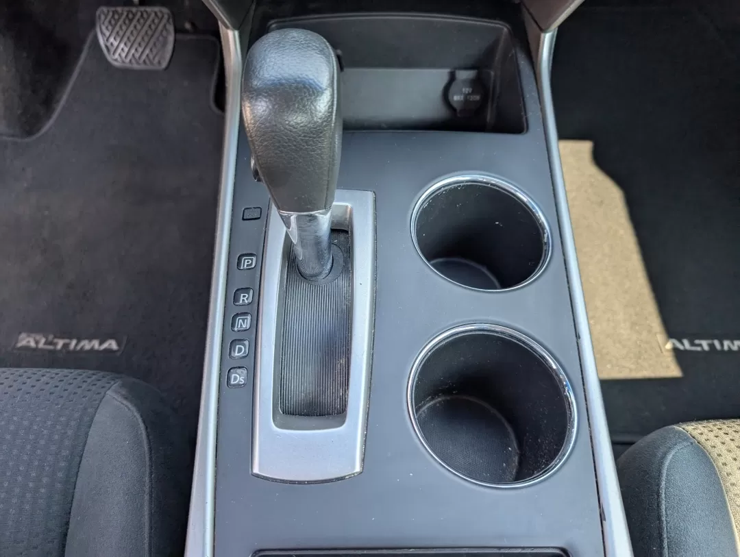 2015 /Charcoal Nissan Altima 2.5 SV (1N4AL3AP6FC) with an Other engine, located at 3959 U.S. 80 W, Phenix City, AL, 36870, (334) 297-4885, 32.469296, -85.135185 - **Elevate Your Daily Drive with the 2015 Nissan Altima 2.5 SV at Gils Auto Perfect for Commuters and Families Alike!**<br /> <br /> Are you tired of your daily commute, longing for a vehicle that combines style, comfort, and reliability? Look no further! The 2015 Nissan Altima 2.5 SV available at G - Photo#13