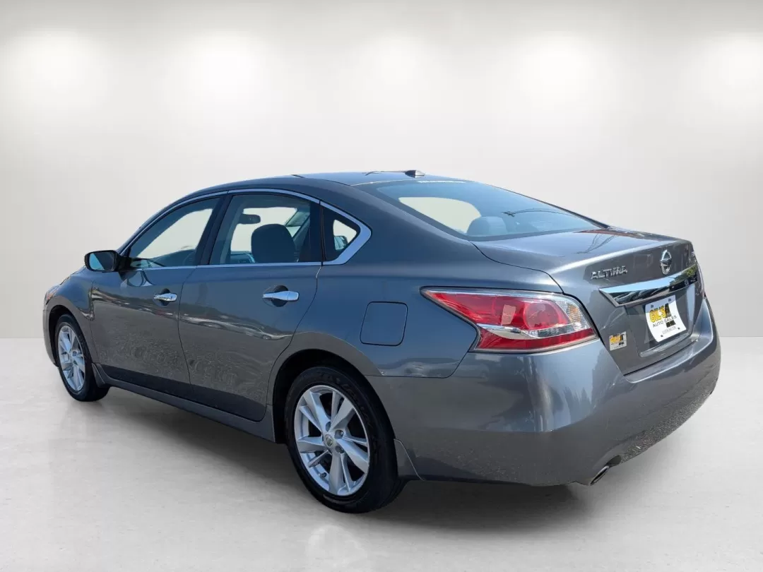 2015 /Charcoal Nissan Altima 2.5 SV (1N4AL3AP6FC) with an Other engine, located at 1430 Gateway Drive, Opelika, AL, 36801, (334) 239-0944, 32.637871, -85.409790 - 2015 Nissan Altima 2.5 SV - Photo#6