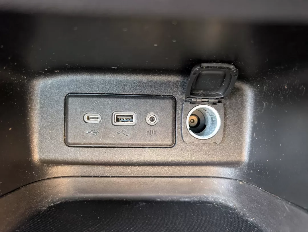 2020 /Jet Black Chevrolet Equinox LT (2GNAXKEV2L6) with an Other engine, located at 3959 U.S. 80 W, Phenix City, AL, 36870, (334) 297-4885, 32.469296, -85.135185 - **Explore New Horizons in the 2020 Chevrolet Equinox LT Perfect for Your Next Adventure!**<br /> <br /> Are you ready to elevate your daily commute or embark on weekend getaways? The 2020 Chevrolet Equinox LT is the ultimate SUV for those seeking comfort, versatility, and style. With its spacious i - Photo#14