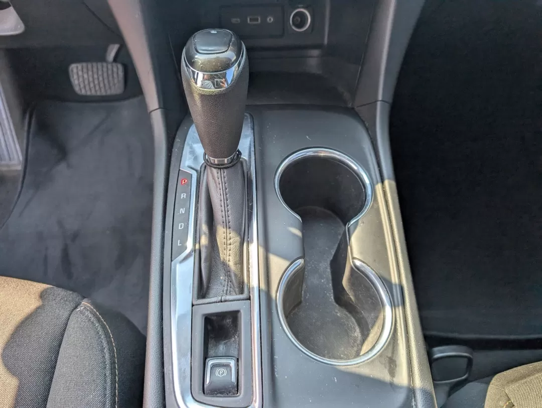 2020 /Jet Black Chevrolet Equinox LT (2GNAXKEV2L6) with an Other engine, located at 3959 U.S. 80 W, Phenix City, AL, 36870, (334) 297-4885, 32.469296, -85.135185 - **Explore New Horizons in the 2020 Chevrolet Equinox LT Perfect for Your Next Adventure!**<br /> <br /> Are you ready to elevate your daily commute or embark on weekend getaways? The 2020 Chevrolet Equinox LT is the ultimate SUV for those seeking comfort, versatility, and style. With its spacious i - Photo#13