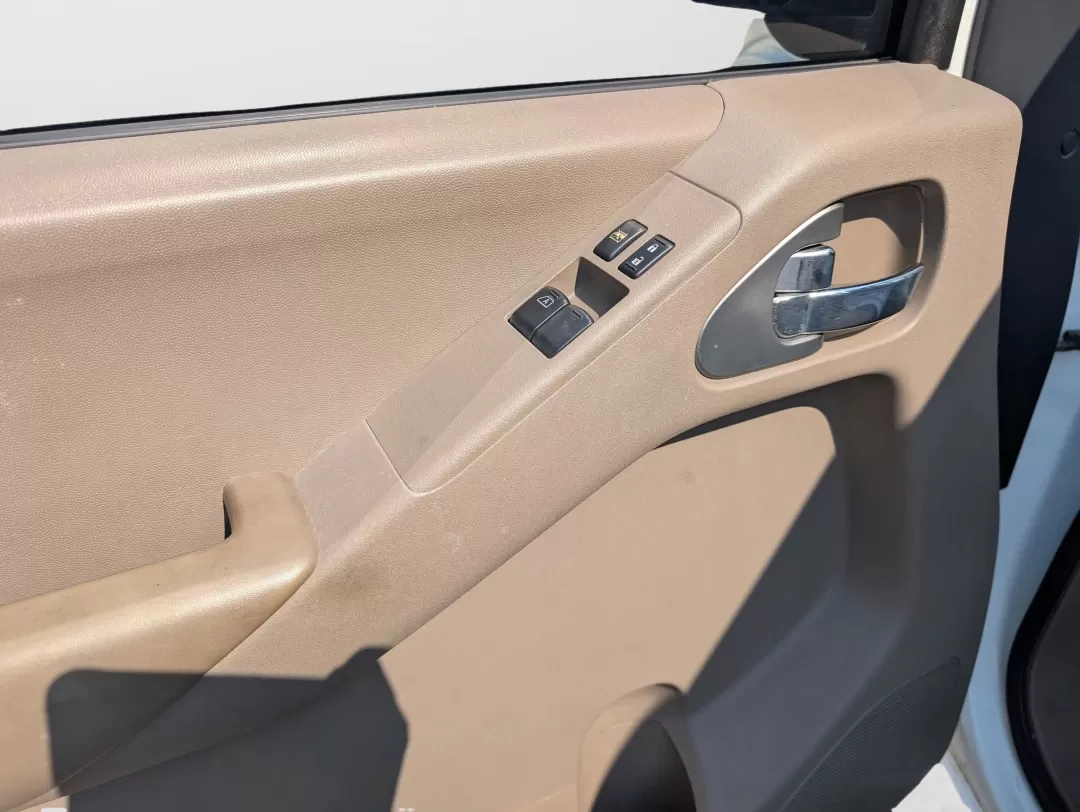 2013 /Beige Nissan Frontier SV (1N6AD0CU1DN) with an Other engine, located at 3959 U.S. 80 W, Phenix City, AL, 36870, (334) 297-4885, 32.469296, -85.135185 - 2013 Nissan Frontier SV - Photo#8