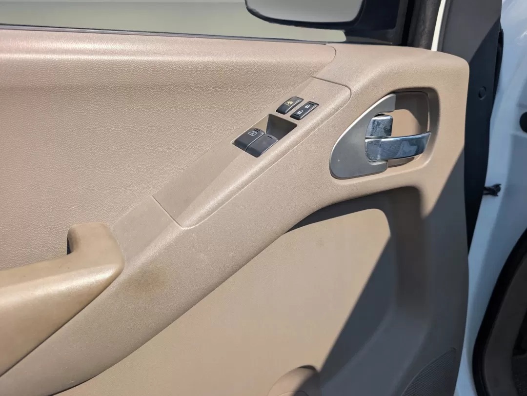 2013 /Beige Nissan Frontier SV (1N6AD0CU1DN) with an Other engine, located at 3959 U.S. 80 W, Phenix City, AL, 36870, (334) 297-4885, 32.469296, -85.135185 - 2013 Nissan Frontier SV - Photo#9