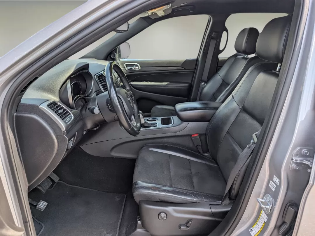 2019 /Black Jeep Grand Cherokee Laredo E (1C4RJEAG7KC) with an Other engine, located at 5115 14th Ave., Columbus, GA, 31904, (706) 323-0345, 32.511494, -84.971046 - **Adventure Awaits with the 2019 Jeep Grand Cherokee Laredo E Perfect for Your Active Lifestyle!**<br /> <br /> Are you searching for a reliable SUV that blends luxury with rugged capability? Look no further than this stunning 2019 Jeep Grand Cherokee Laredo E, available now at Gils Auto in Phenix - Photo#9