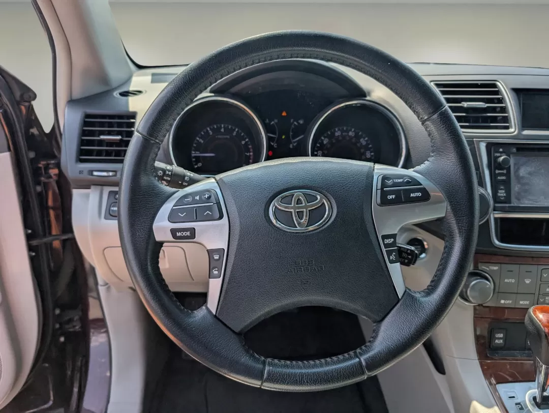 2013 Toyota Highlander Base Hybrid photo 17