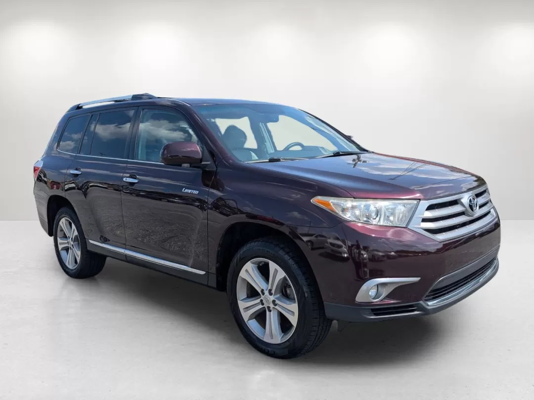 2013 Toyota Highlander Limited (5TDYK3EH3DS) with an Other engine, located at 5115 14th Ave., Columbus, GA, 31904, (706) 323-0345, 32.511494, -84.971046 - **Adventure Awaits with the 2013 Toyota Highlander Limited Perfect for Families and Road Trips!**<br /> <br /> Are you ready to elevate your family adventures or daily commutes with a vehicle that combines reliability, comfort, and style? Look no further than this stunning 2013 Toyota Highlander Li - Photo#2